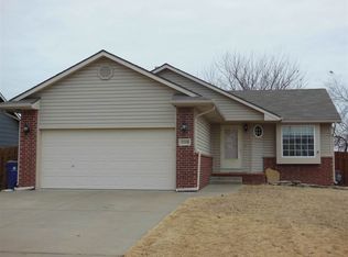 1318 E Willowbrook Cir, Towanda, KS 67144