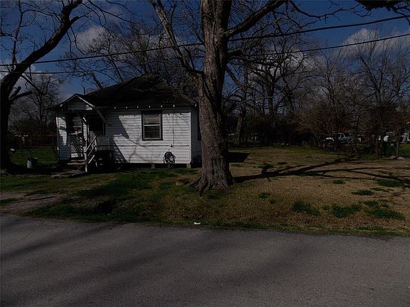 2nd image of 227 E 38th St
