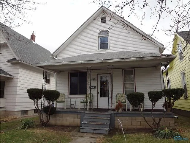 703 Thomas St photo 1