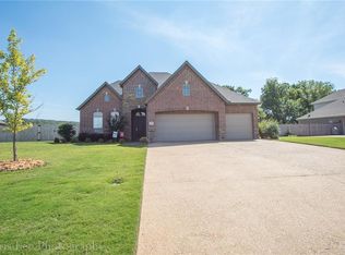 2367 Riverfront Ln, Fayetteville, AR 72703