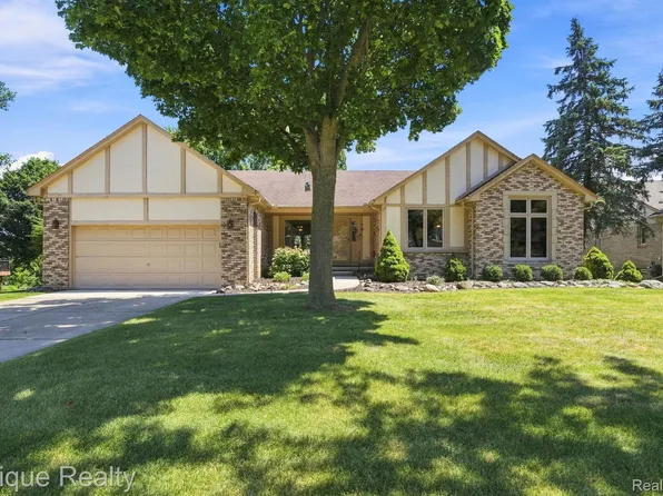 1162 Grandview Dr, Rochester Hills, MI 48306