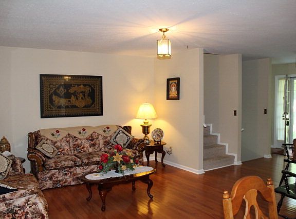 3rd image of 852 Lone Oak Dr