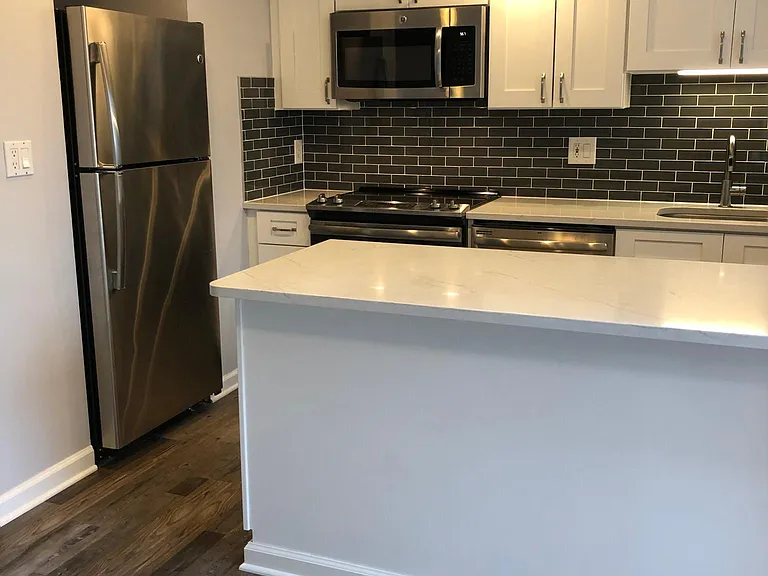 922 Chatham Ln #L — Photo 5