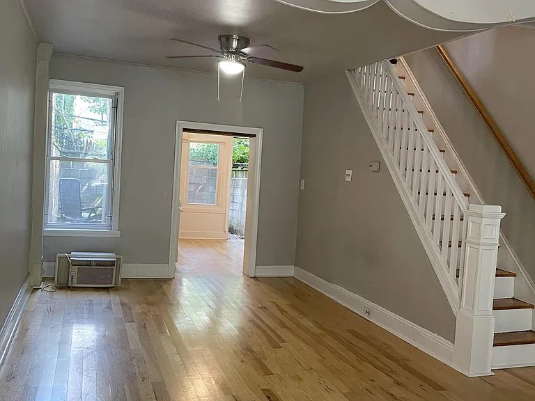 2233 Sears St — Photo 3