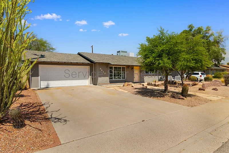 3 bed, 2.0 bath, 2128 sqft, $3,295 — Photo 2