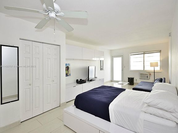 5th image of 158 Ocean Dr APT 205