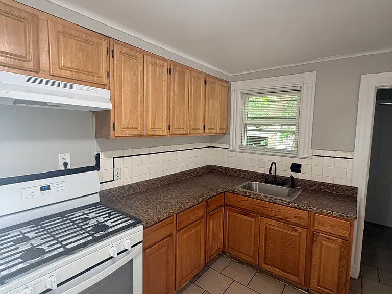 37 Arthur St — Photo 2