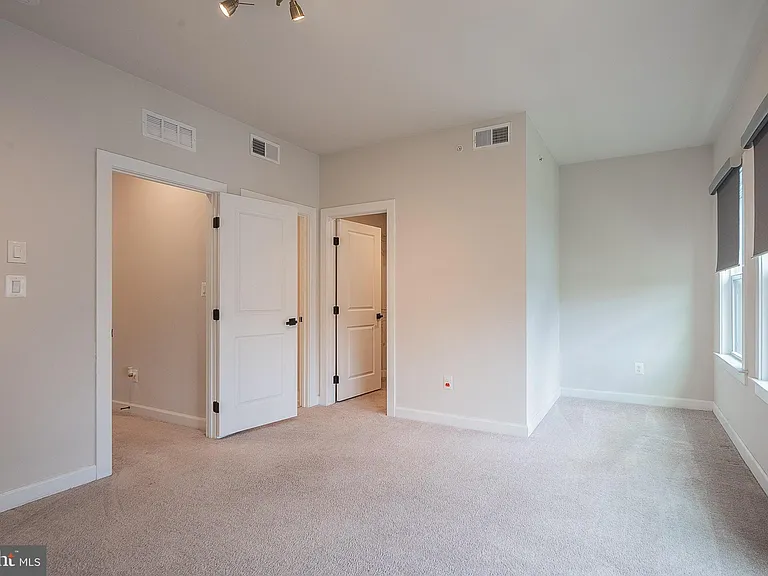 13001 Hattontown Sq — Photo 35