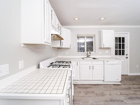 5th image of 20 Vandenburgh Ave