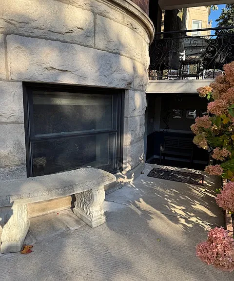 1454 W Farragut Ave — Photo 33