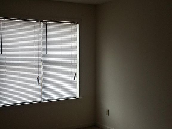 4th image of 416 Archwood St N APT 4