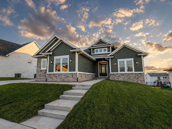 3927 Westgate Pkwy, Clive, IA 50325