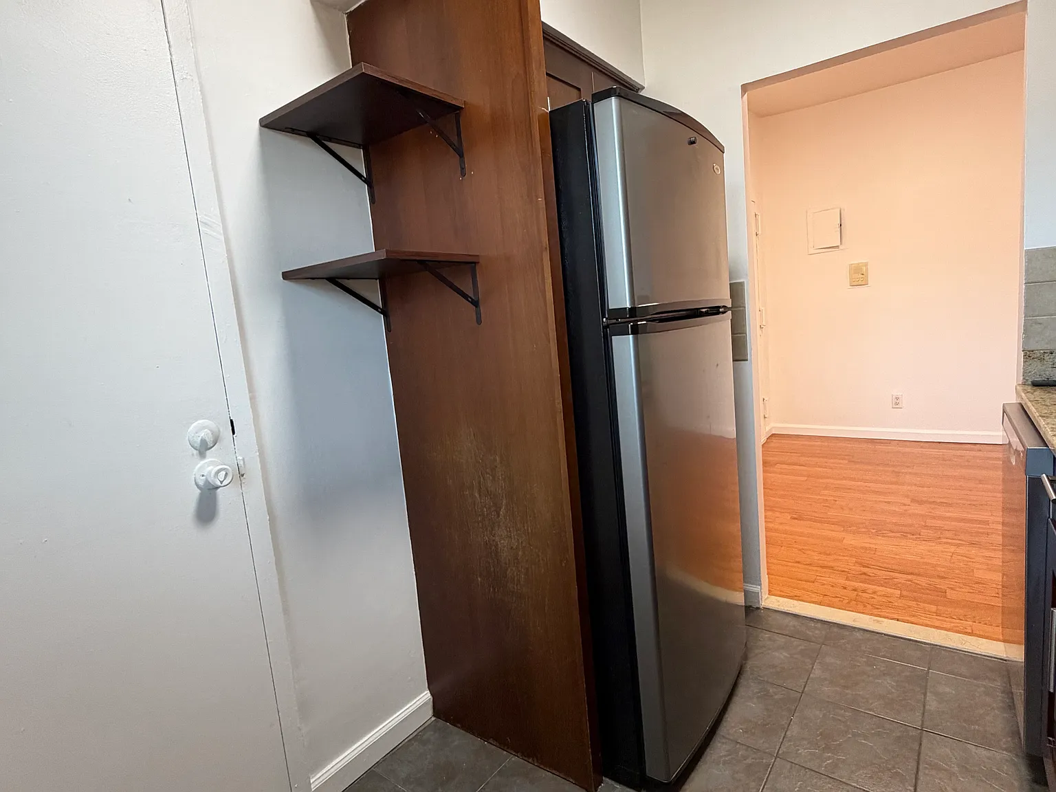 1 bed, 900 sqft, $2,200 — Photo 2