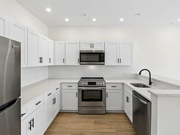 2nd image of 650 Main St #402