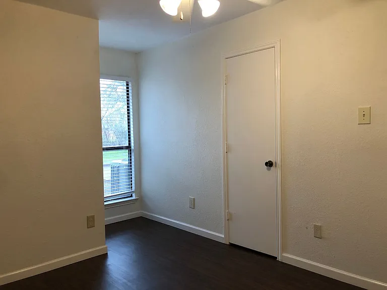 208 E Denton Dr — Photo 14
