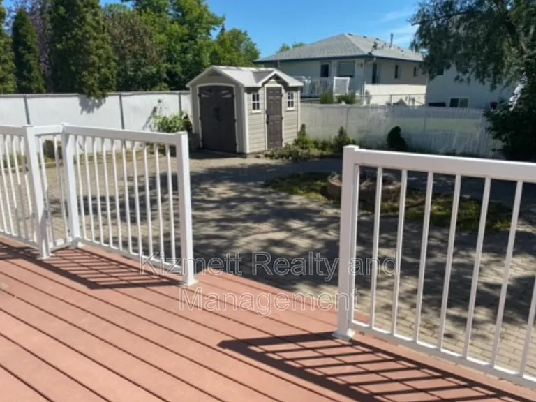 59 McLeod Cres — Photo 7