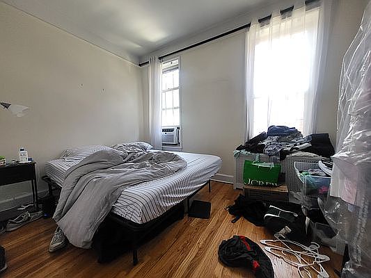 4th image of 425 W Broadway #4