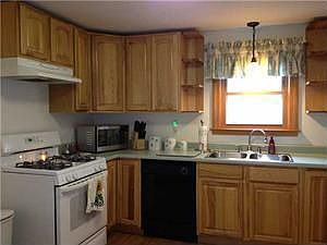3rd image of 31 Woodcrest Dr