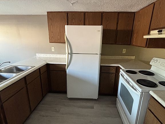2nd image of 105 New St #9