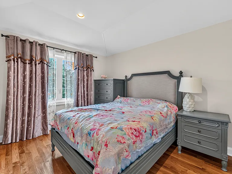 809 Edgewood Ln — Photo 26