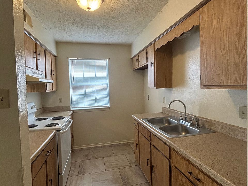 1st image of 4105 Lac Bienville Dr APT A