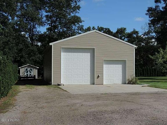 3rd image of 2764 E Broadway Ave