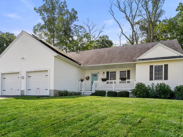 42 Highfield Dr, Southbridge, MA 01550