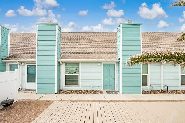 1 bed, 1.5 bath, 584 sqft, $1,800 — Photo 1