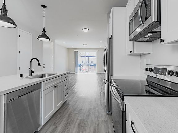 Kitchen. D/W Range Microwave Fridge/Ice Maker Quartz Counter Tops