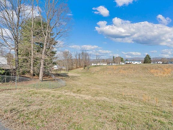 4th image of 1111 Curve Rd