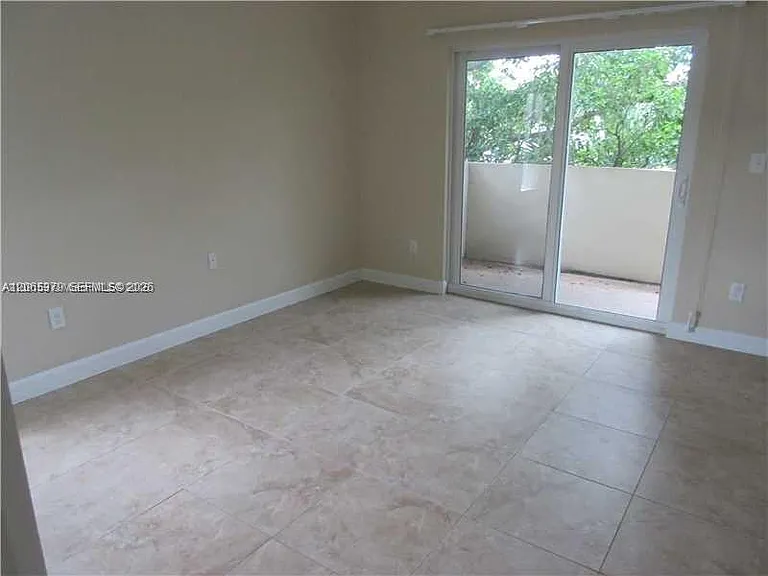 11 Antilla Ave #B — Photo 7