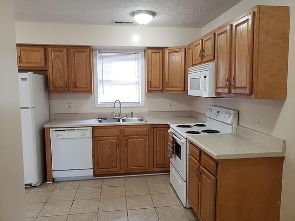 3rd image of 109 Jeremiah Ct