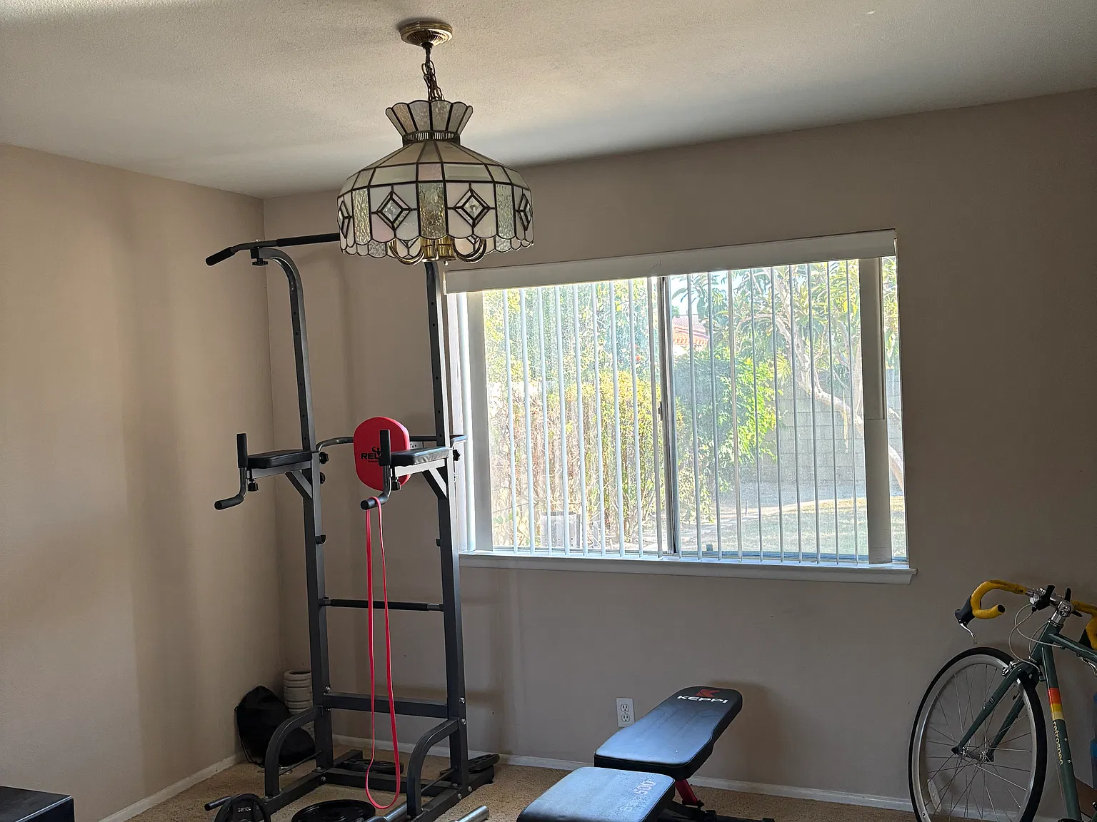 4 bed, 2.5 bath, 2336 sqft, $1,400 — Photo 1