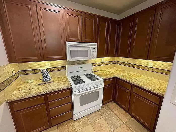 16935 Laurel Hill Ln #174 — Photo 8