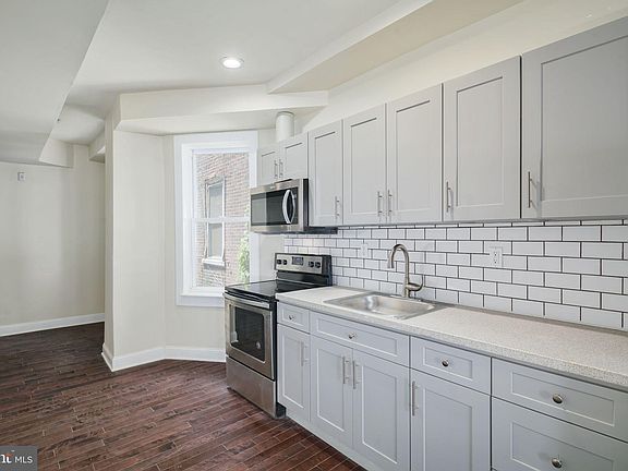 2nd image of 2928 W Oxford St