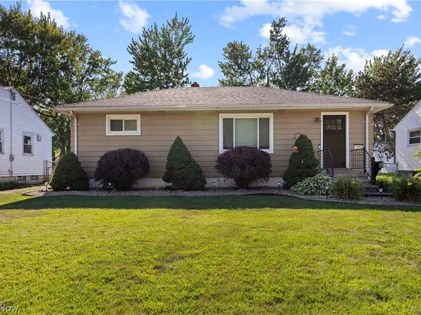 374 White Oak Dr, Elyria, OH 44035