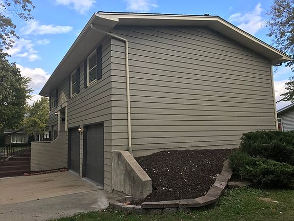 3rd image of 550 N Pleasant Dr