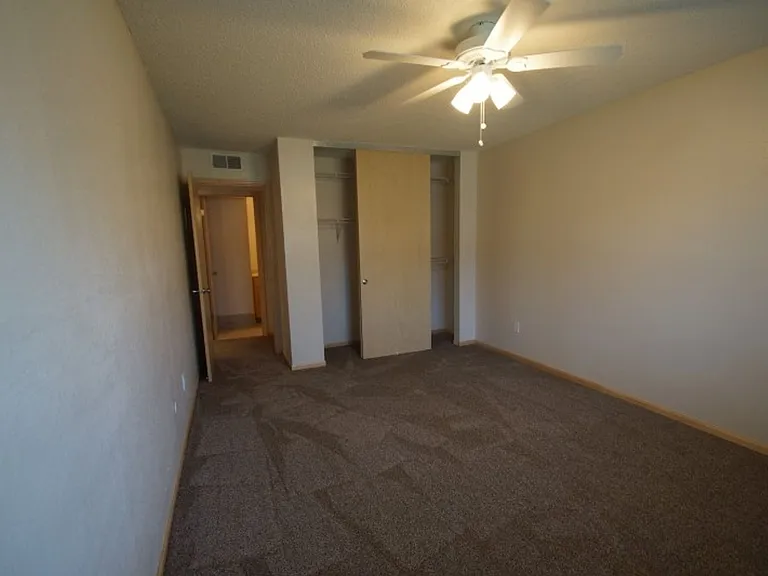 Larpenteur Estates Apartments — Photo 82