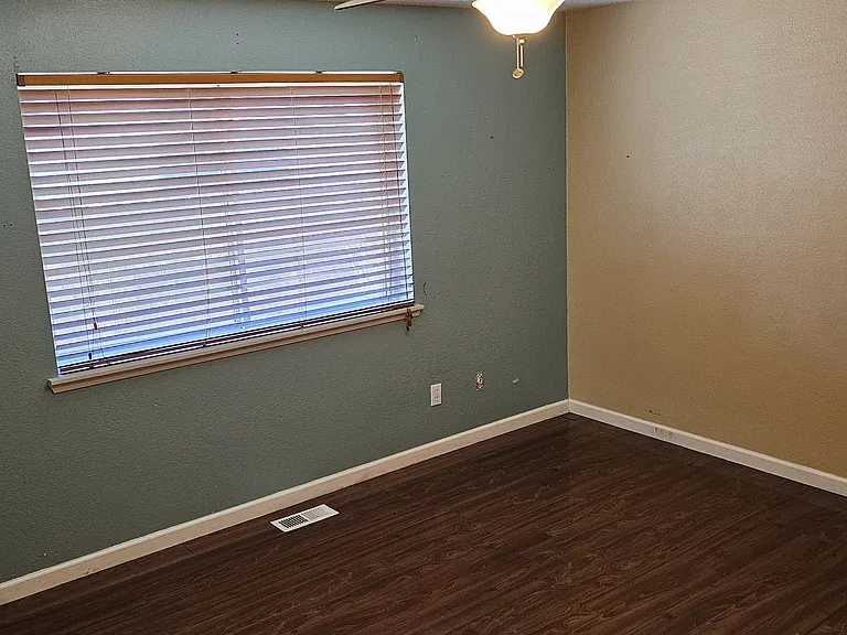560 E Catherine Ave — Photo 11