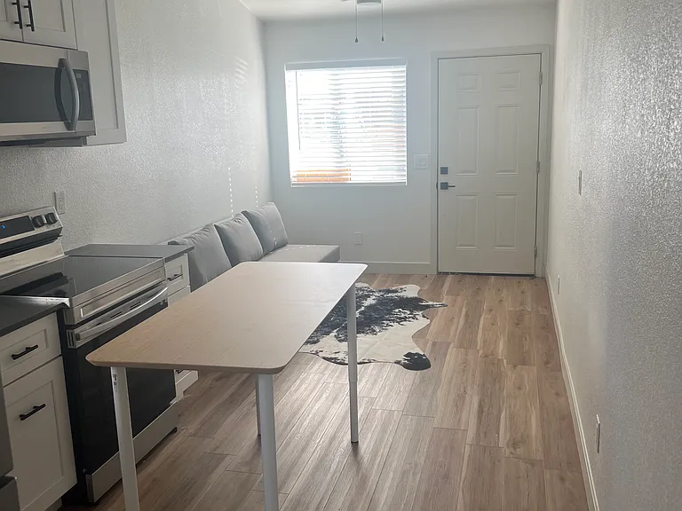 1006 E Polk St #5 — Photo 4