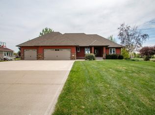 802 Brookside Dr, Jefferson, SD 57038
