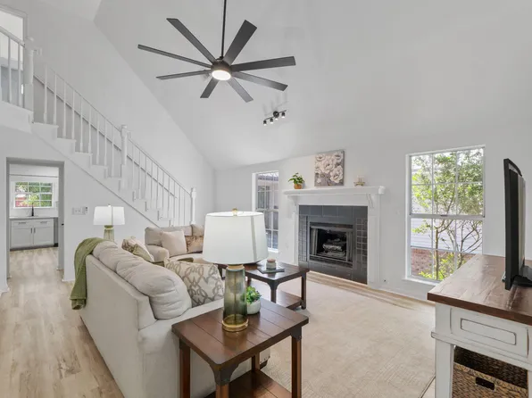 529 Shoal River Dr, Crestview, FL 32539