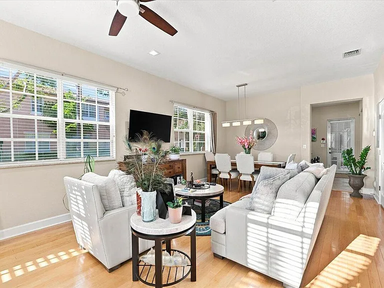 701 SW 147th Ave — Photo 3