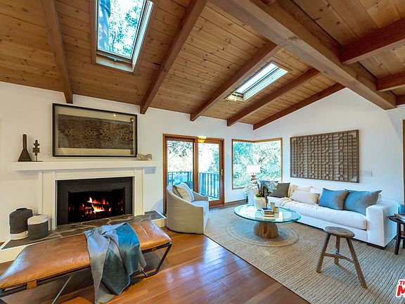 5th image of 914 N Topanga Canyon Blvd