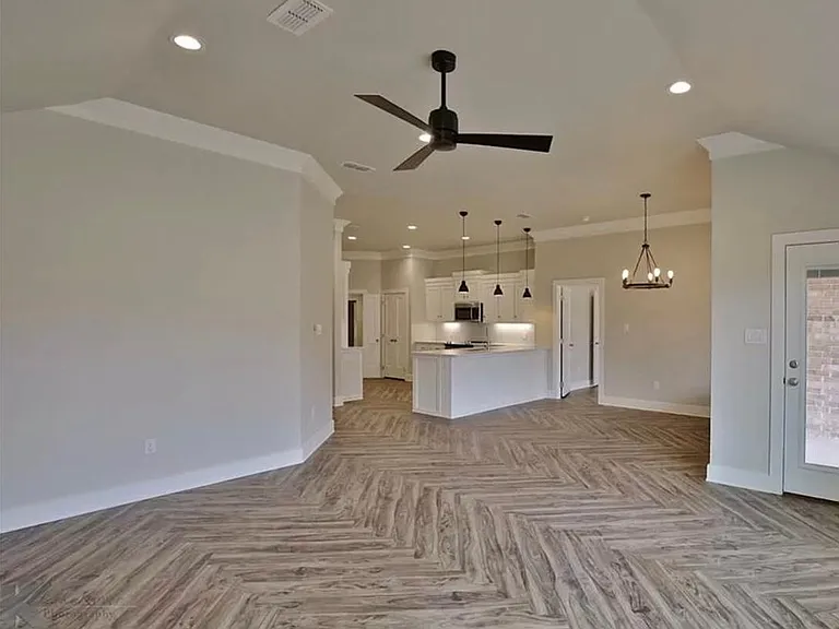 6310 Stadium Dr — Photo 8