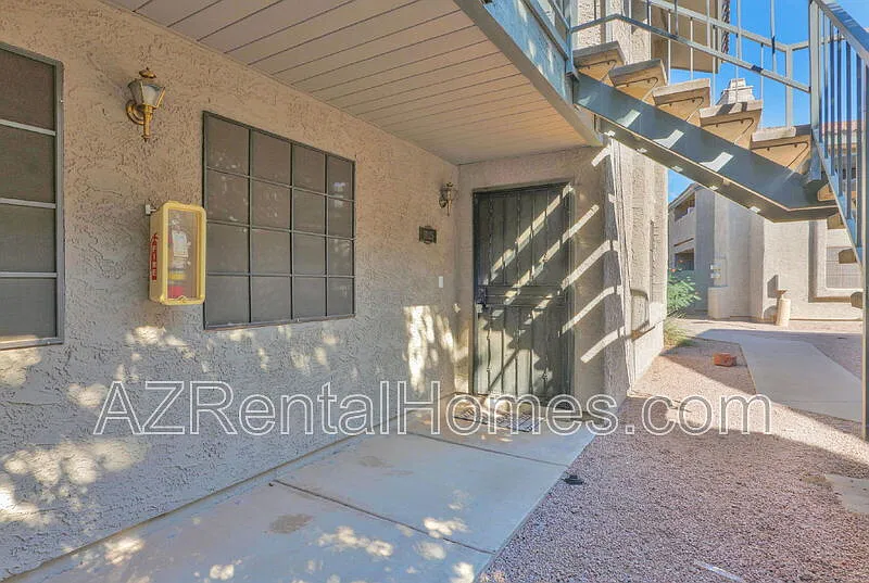 2 bed, 2.0 bath, 1003 sqft, $1,395 — Photo 2