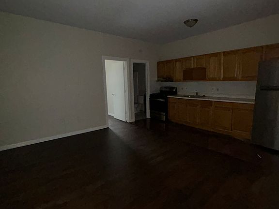 3rd image of 607-609 Orange St #1