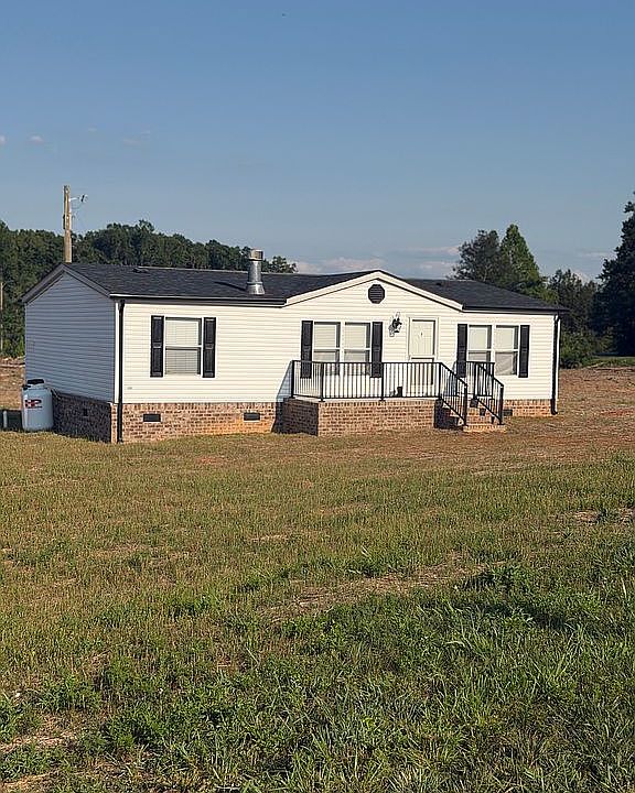 1st image of 20 Meadows Farm Rd