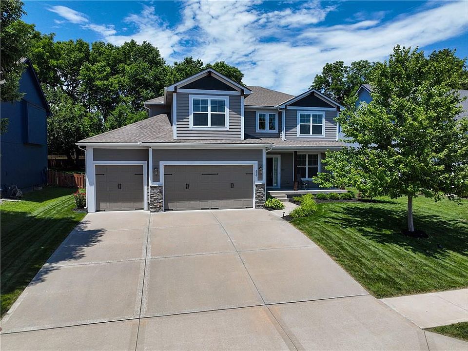 1st image of 320 SE Wood Ln