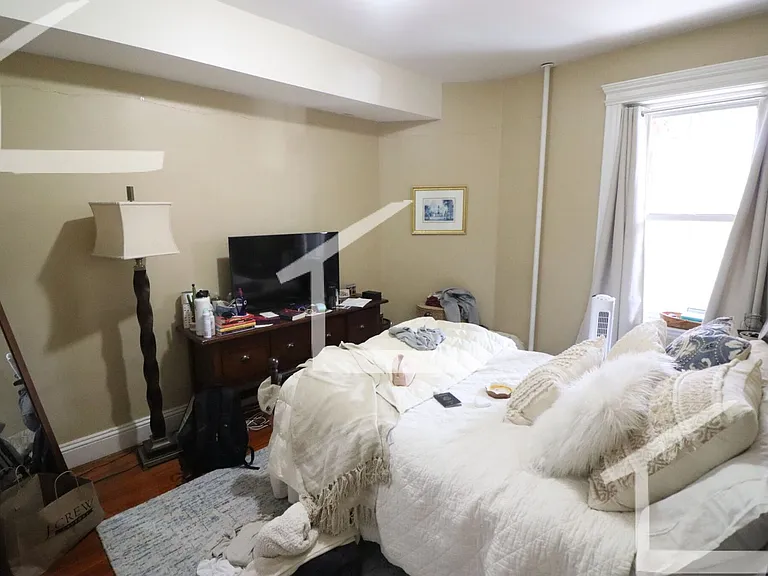 15 Strathmore Rd #4 — Photo 8